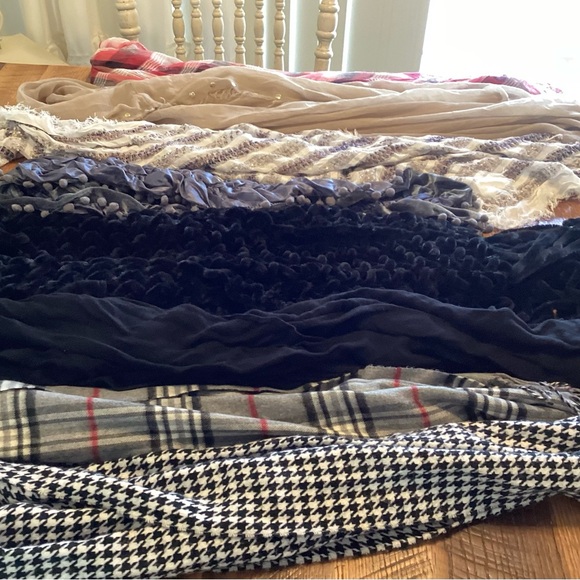 Assorted Patterned Scarves - Picture 1 of 3